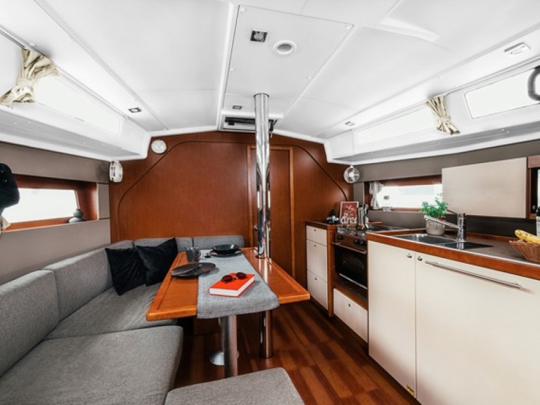 Rent a Bénéteau Oceanis 38 Šibenik