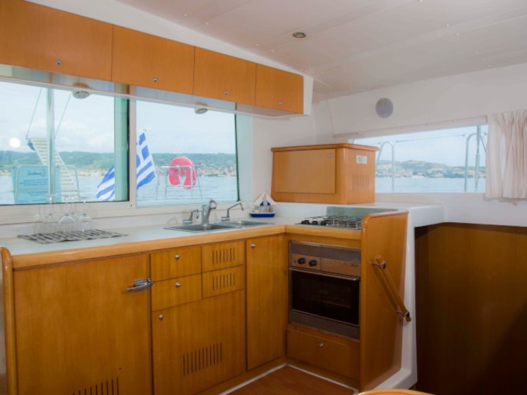 Catamaran rental in Níkiti - Lagoon Lagoon 420