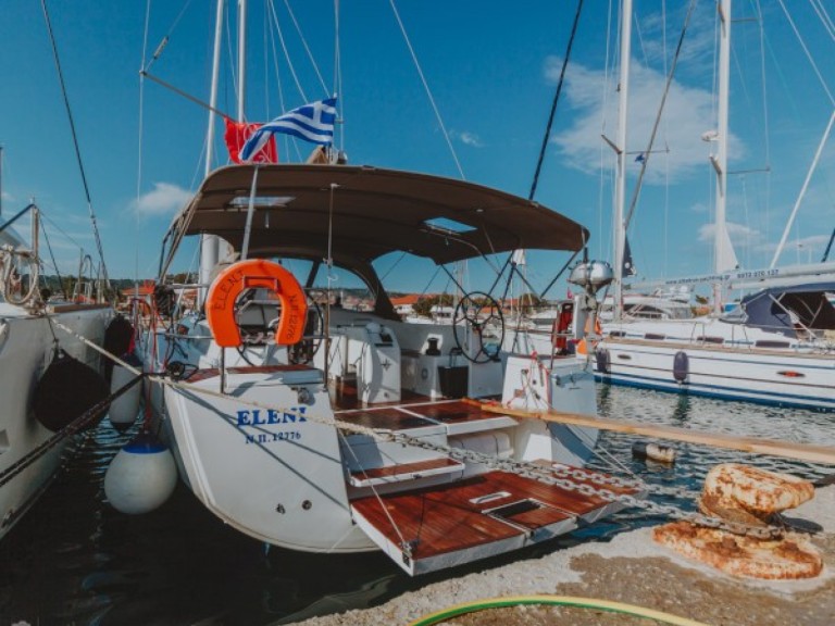 Sailboat rental with or without captain Jeanneau Níkiti