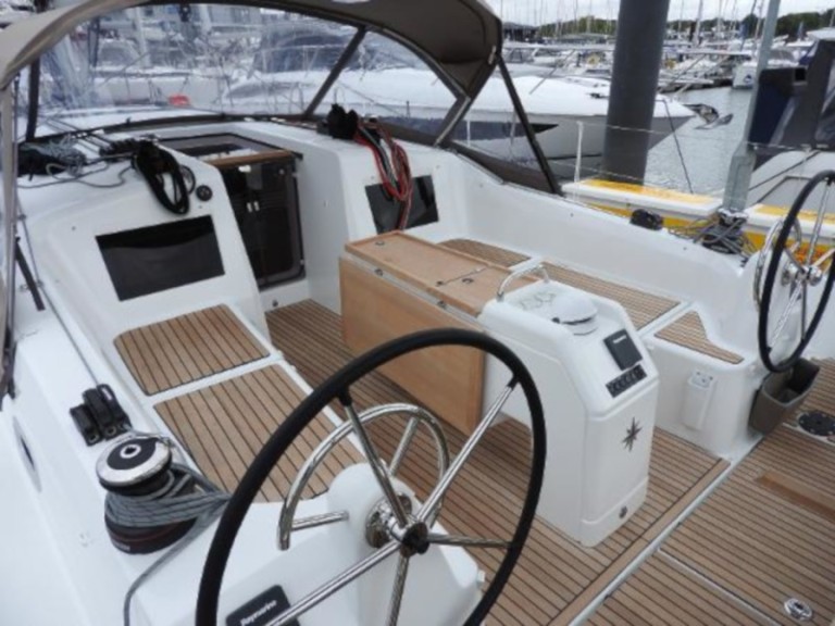Sailboat rental with or without captain Jeanneau Lefkáda