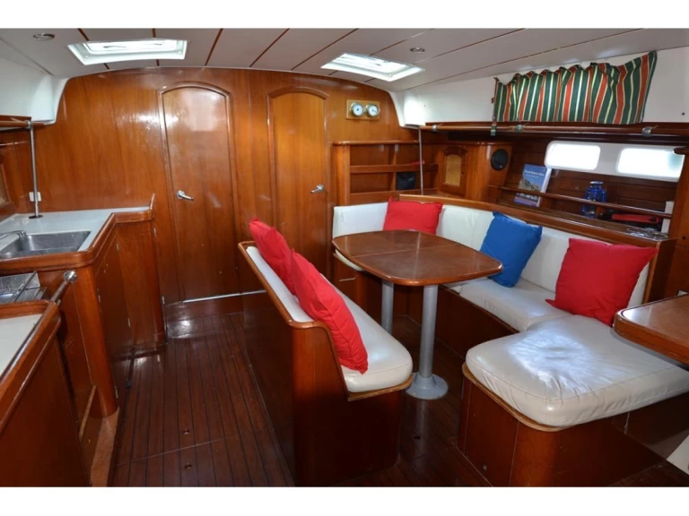 Sailboat rental with or without captain Bénéteau Alimos