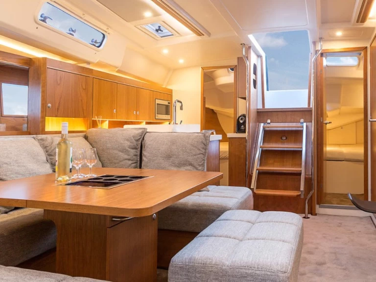 Sailboat for rent Alimos at the best price