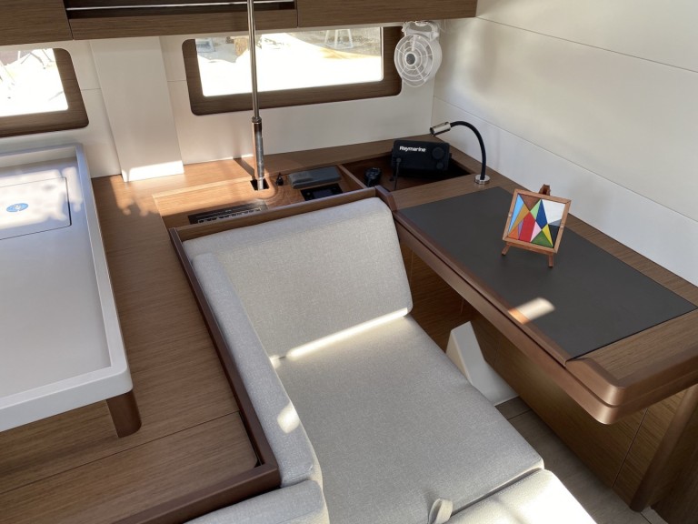 Sailboat rental in Alimos - Bénéteau Oceanis 51.1