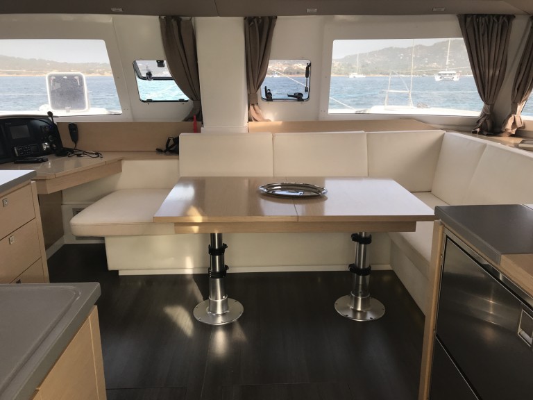 Catamaran rental in Cugnana Verde - Fountaine Pajot Helia 44