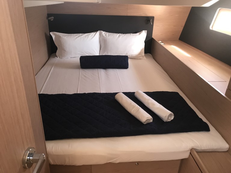 Sailboat for rent Cugnana Verde at the best price