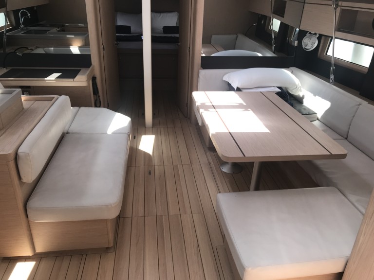 Bénéteau Oceanis 51.1 in Cugnana Verde on SamBoat