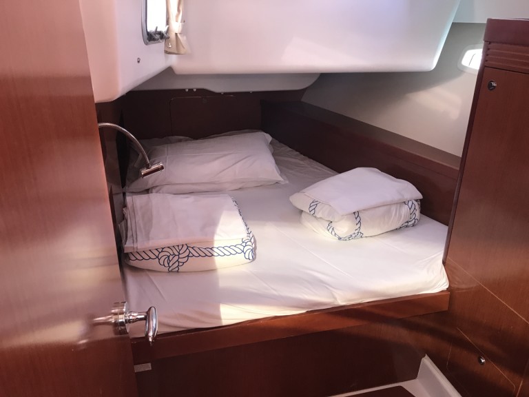 Yacht charter Cugnana Verde cheap Oceanis 50 Family