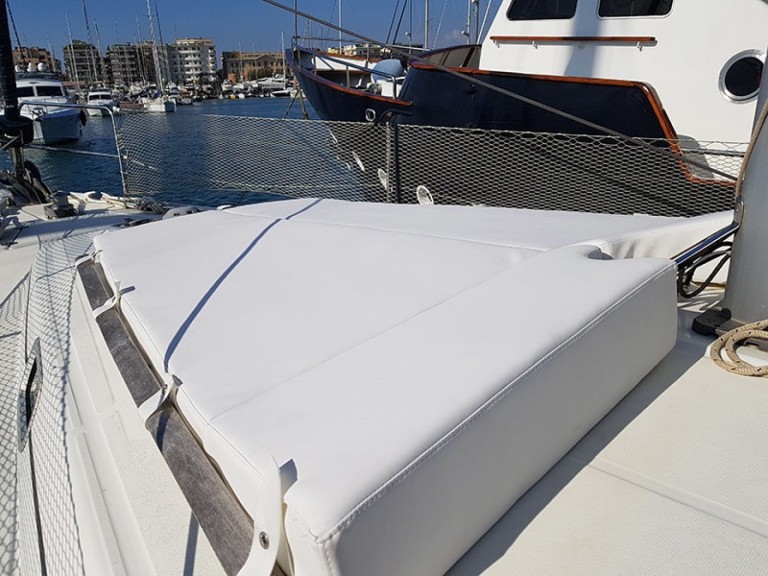 Sailboat for rent Nettuno at the best price