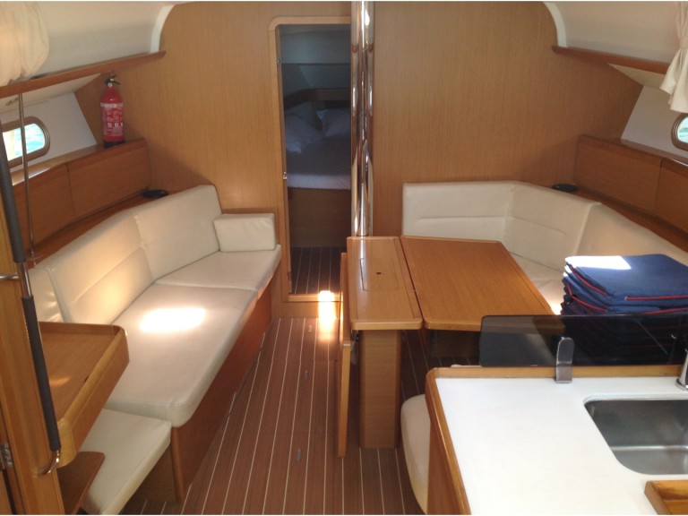 Rent a Jeanneau Sun Odyssey 42i Cugnana Verde