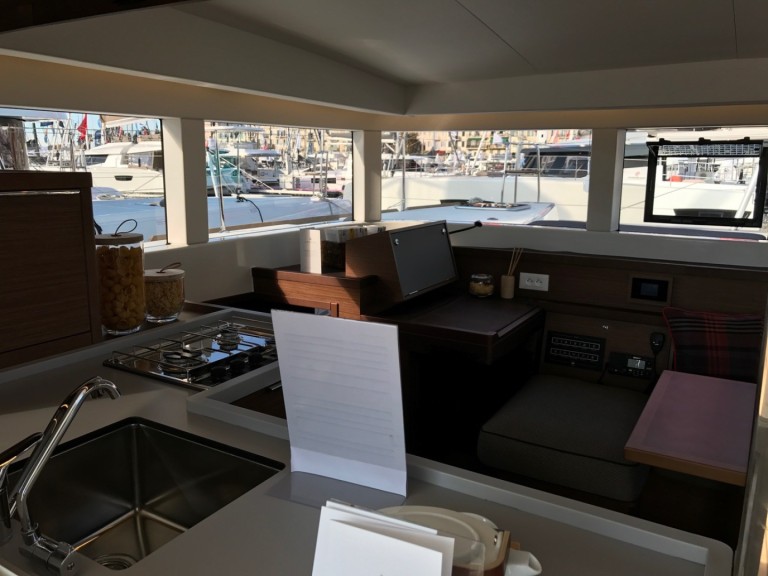 Catamaran rental in Cugnana Verde - Lagoon Lagoon 40