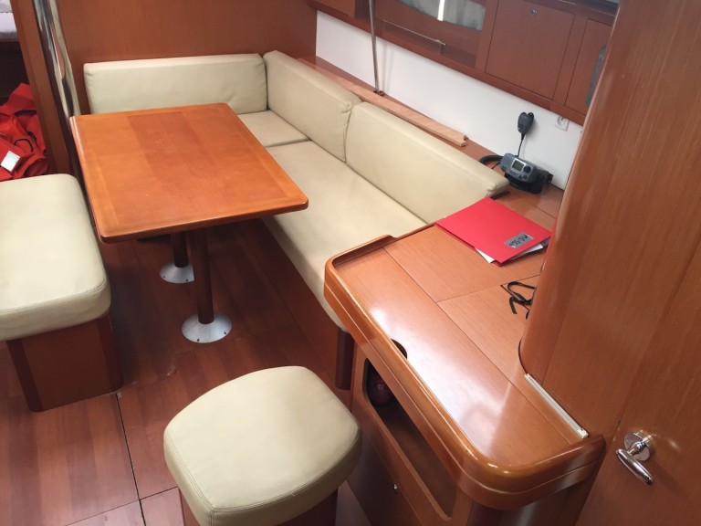 Sailboat rental with or without captain Bénéteau Castiglioncello