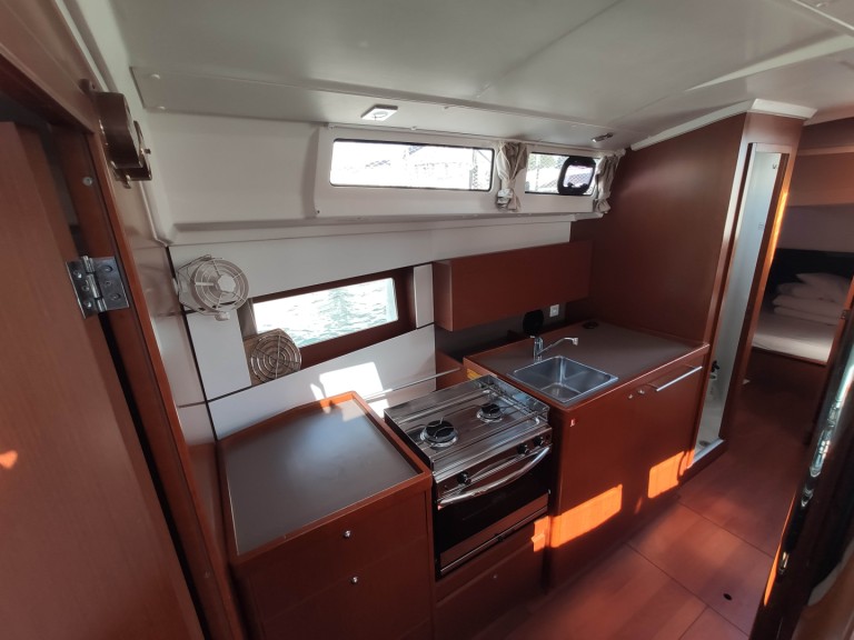 Sailboat rental with or without captain Bénéteau Medulin