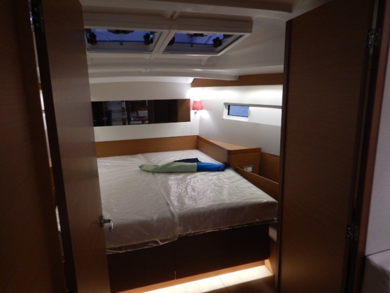 Boat rental Jeanneau Sun Odyssey 440 in Palma de Mallorca on Samboat