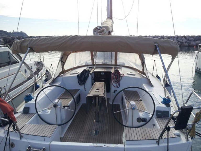 Sailboat rental in Salivoli - Dufour Dufour 405