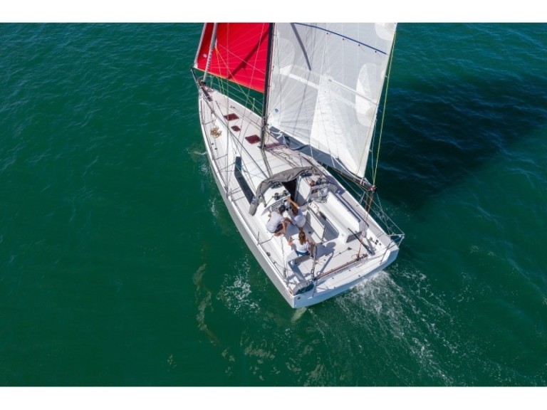 Rent a Pogo Structures Pogo 36 La Rochelle