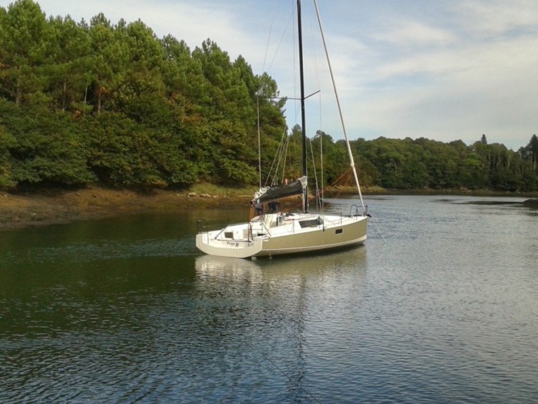 Yacht charter La Rochelle cheap Pogo 36