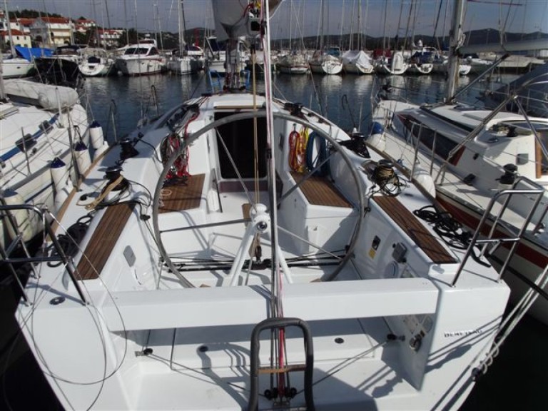 Rent a Bénéteau First 35 ACI Marina Jezera