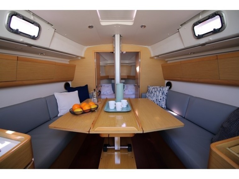 Bareboat Rental Sailboat Bénéteau with a boat licence