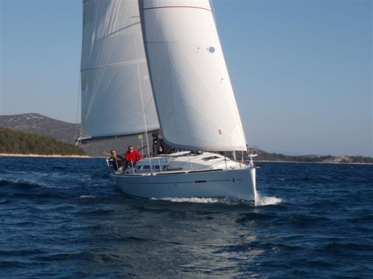 Sailboat rental in Jezera - Bénéteau First 35