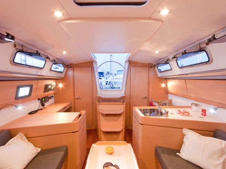 Sailboat rental in Jezera - Bénéteau First 35