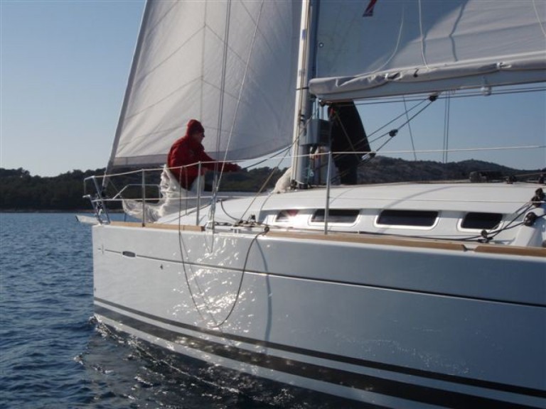 Sailboat rental with or without captain Bénéteau Jezera