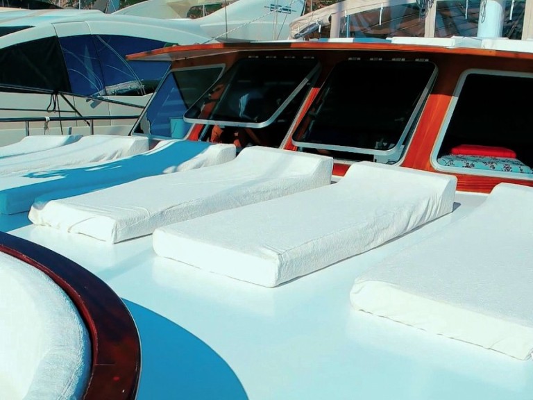 Sailboat for rent Cannigione at the best price