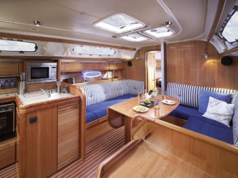 Boat rental Bavaria Bavaria 38 Cruiser in Lemmer on Samboat