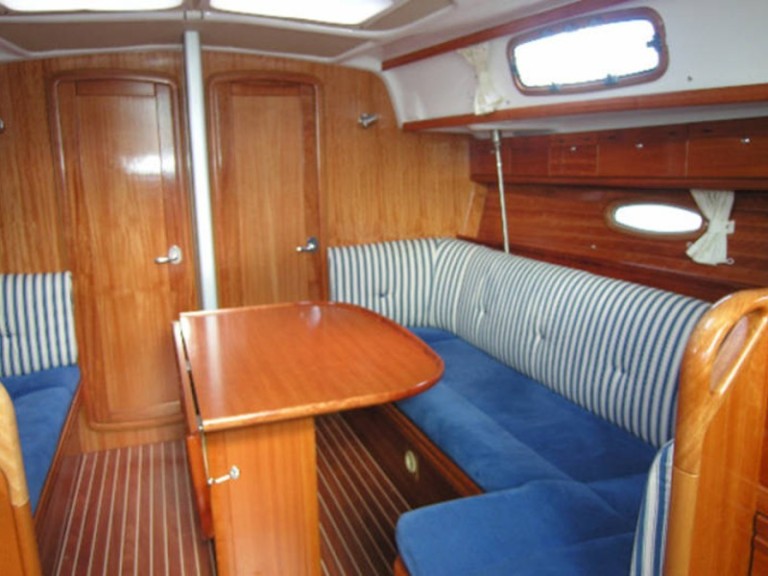 Bavaria Cruiser 37 in Lemmer on SamBoat