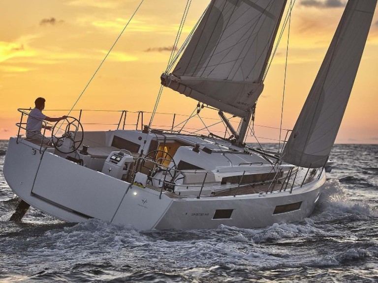 Boat rental Jeanneau Sun Odyssey 440 in Portimão on Samboat