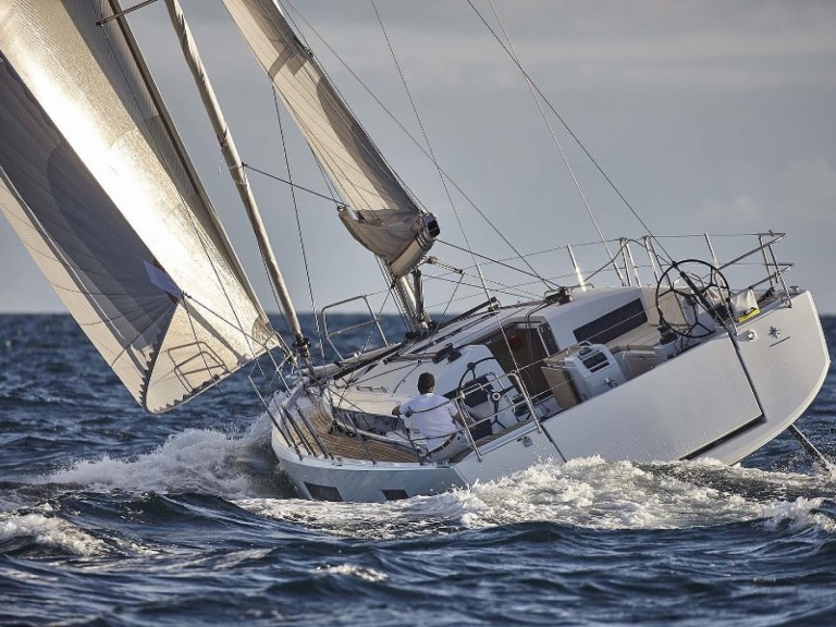 Sailboat for rent Portimão at the best price