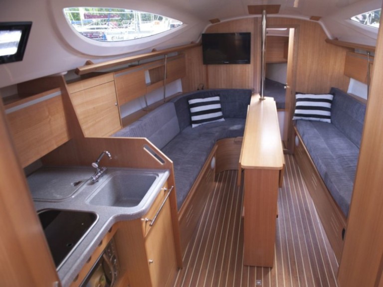 Sailboat for rent Wilkasy at the best price