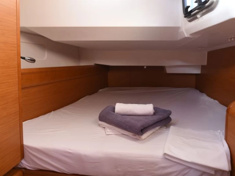Jeanneau Sun Odyssey 419 charter bareboat or captained in  Loutráki