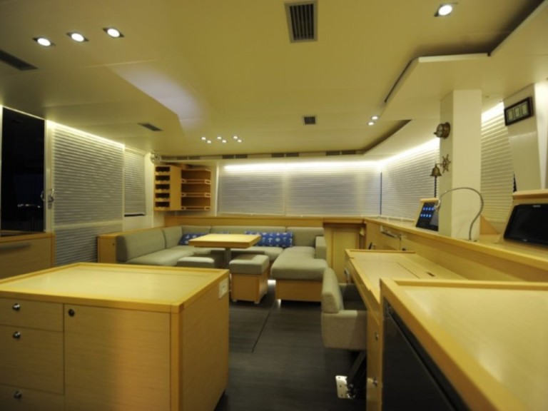 Yacht charter Lávrio cheap Lagoon 560