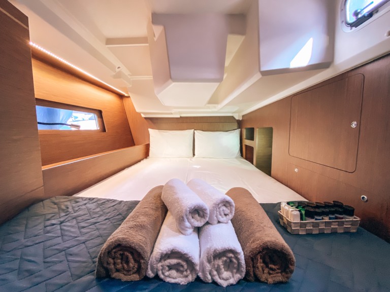 Bénéteau Oceanis 46.1 in Alimos on SamBoat