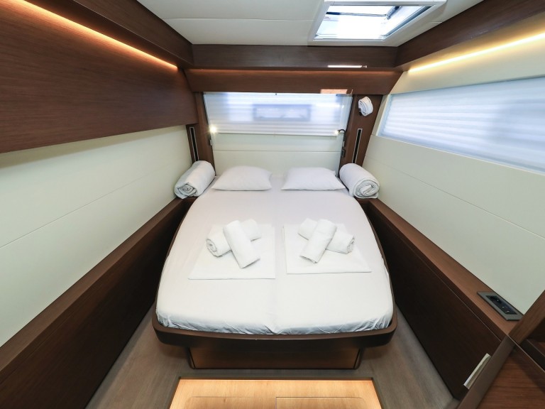 Rent a Lagoon Lagoon 50/6 cab Sukošan