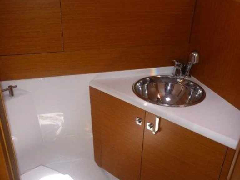 Bareboat Rental Sailboat Jeanneau with a boat licence