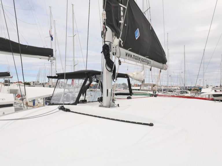 Lagoon Lagoon 40 in D-Marin Dalmacija Marina on SamBoat