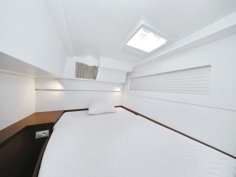 Yacht charter Sukošan cheap Lagoon 40