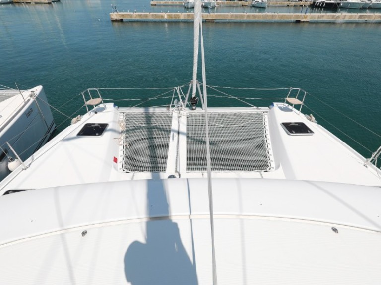 Catamaran rental in Sukošan - Lagoon Lagoon 42