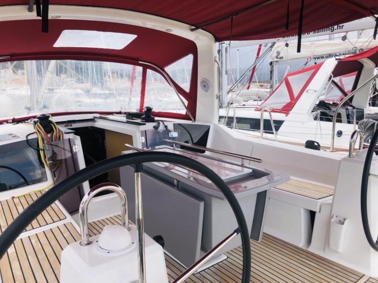 Boat rental Bénéteau Oceanis 41.1 in Split on Samboat
