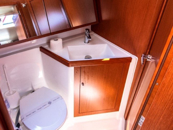 Yacht charter Pomer cheap Oceanis 41.1