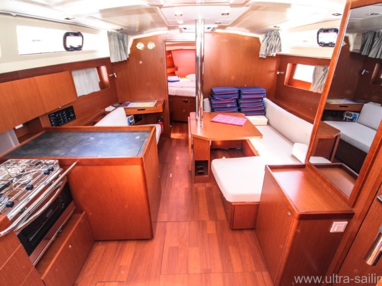 Sailboat rental with or without captain Bénéteau Pomer