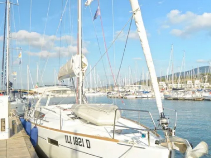 Bareboat Rental Sailboat Bénéteau with a boat licence