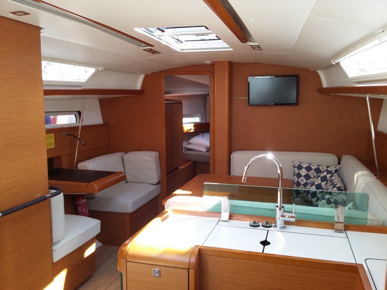 Sailboat rental in Marina de Palamós - Jeanneau Sun Odyssey 419