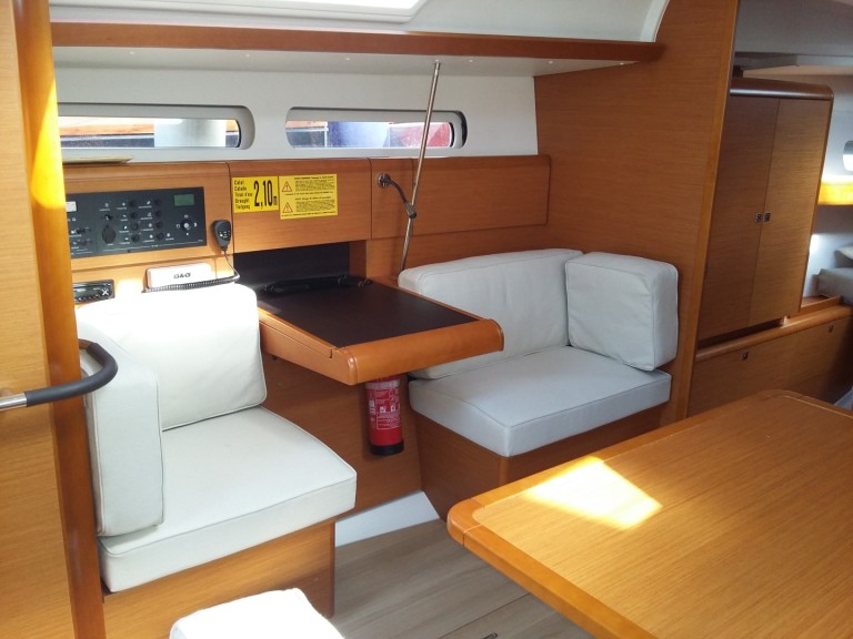 Sailboat rental with or without captain Jeanneau Palamós