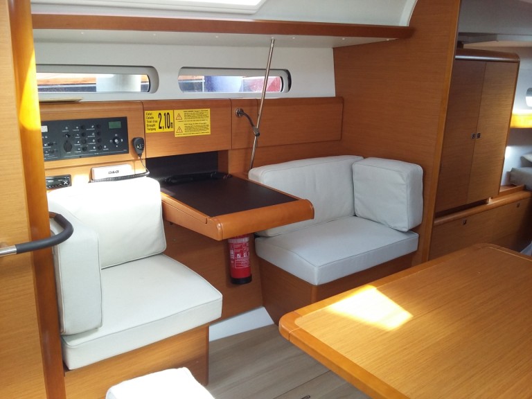 Sailboat rental with or without skipper Jeanneau Marina de Palamós