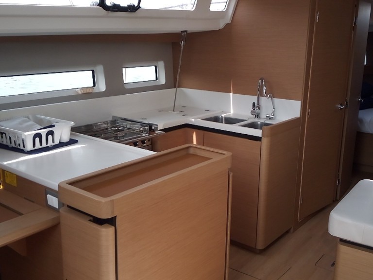 Sailboat rental in Palamós - Jeanneau Jeanneau Sun Odyssey 440
