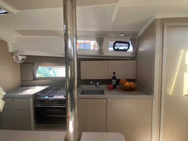 Bénéteau Oceanis 35.1 in Castiglioncello on SamBoat