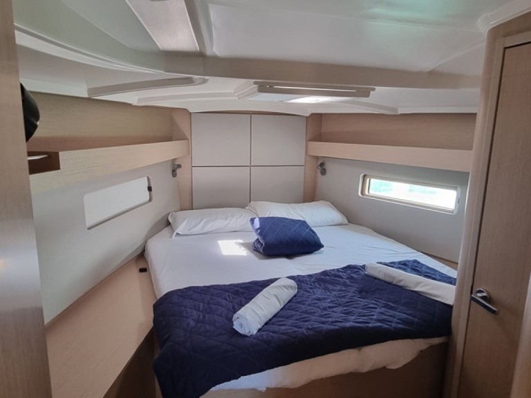 Sailboat rental in Salerno - Bénéteau Oceanis 40.1