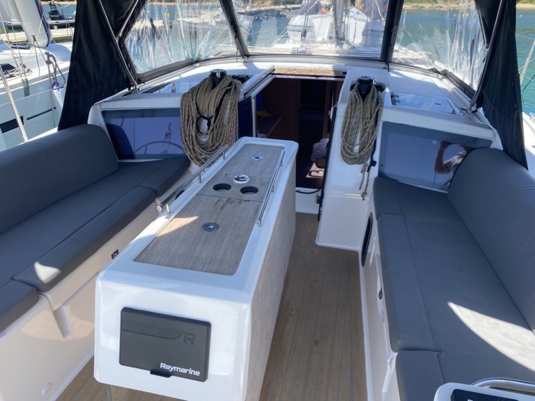 Dufour Dufour 390 Grand Large in Cugnana Verde on SamBoat